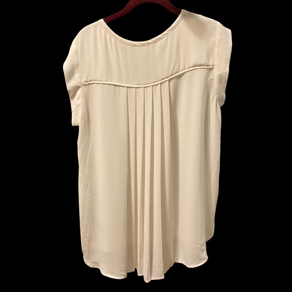 Pleione Woman’s Ivory Flowy Blouse Flutter Sleeve, Notched Neckline. Size: XL - Picture 2 of 4
